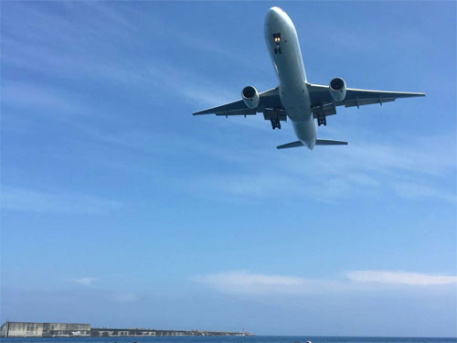 18エンド空港前